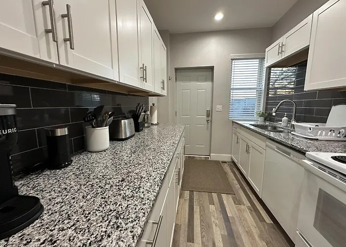 2Br Modern Home In Milo-Grogan, Near Osu & Short North